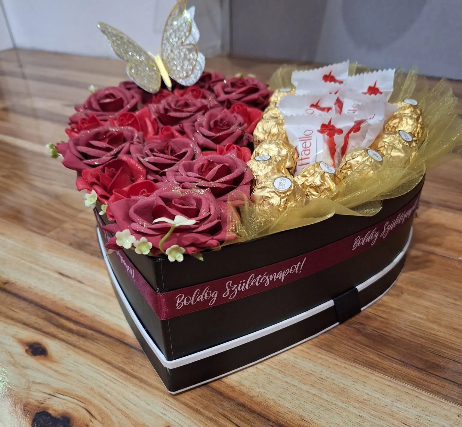 Virágbox rózsákkal