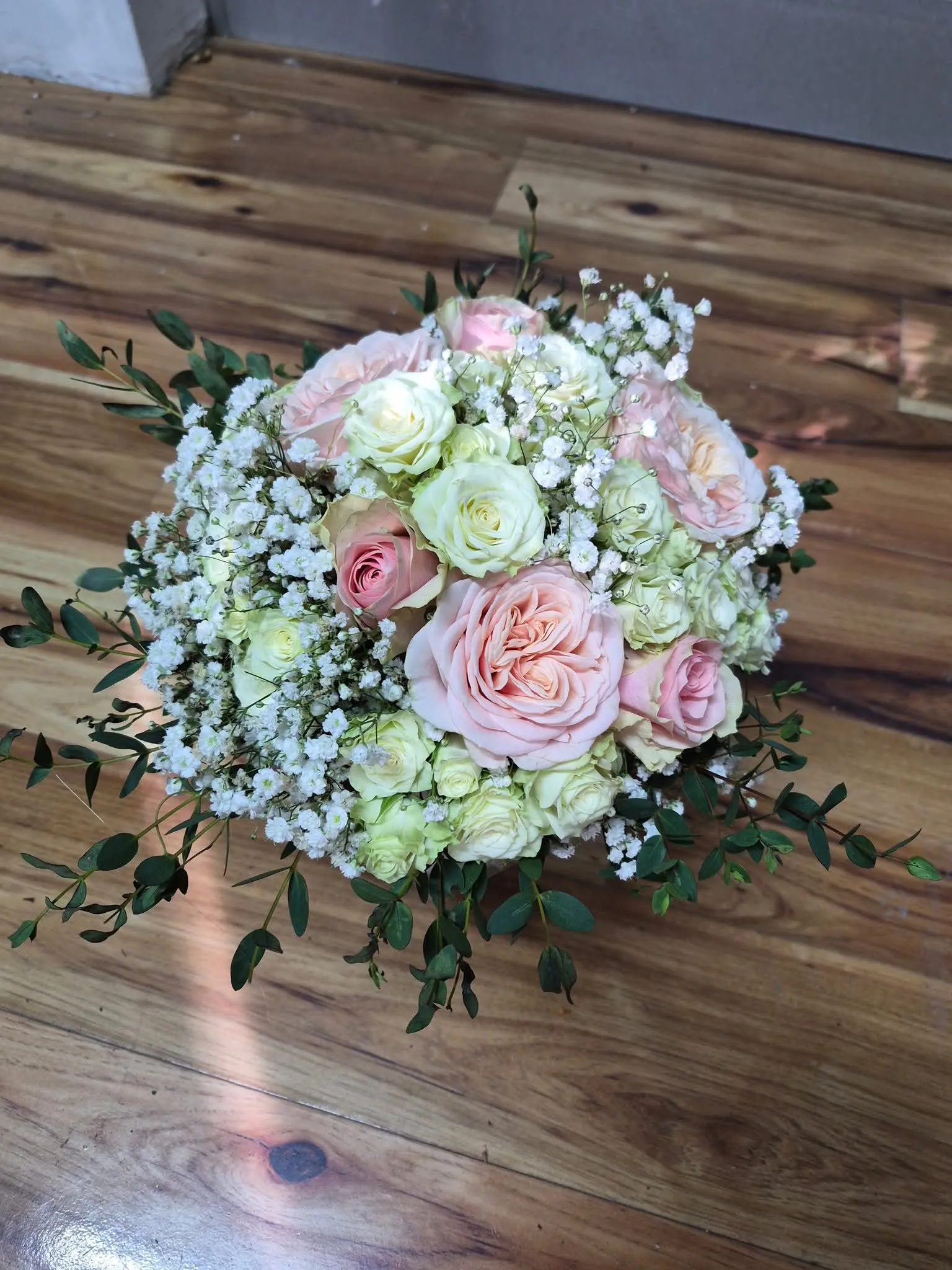 Esküvői virágdíszítés