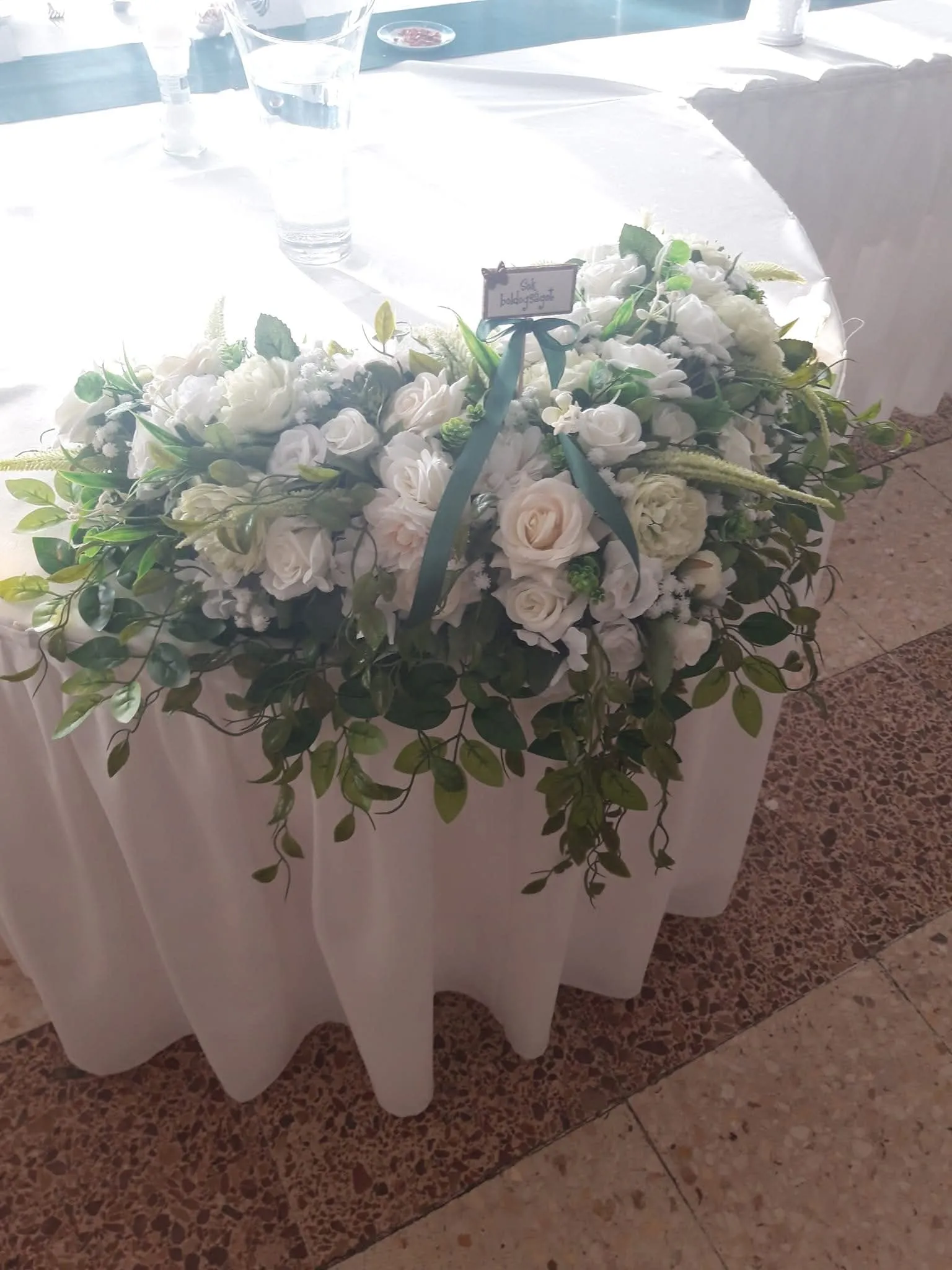 Esküvői virágdíszítés