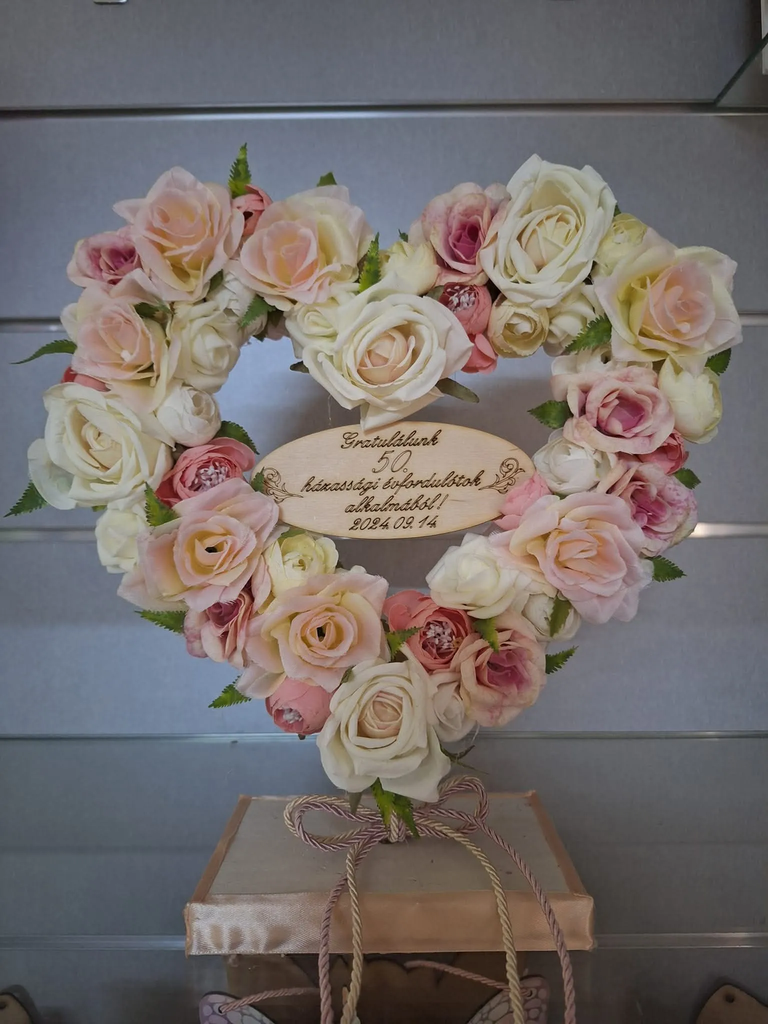 Esküvői virágkompozíció