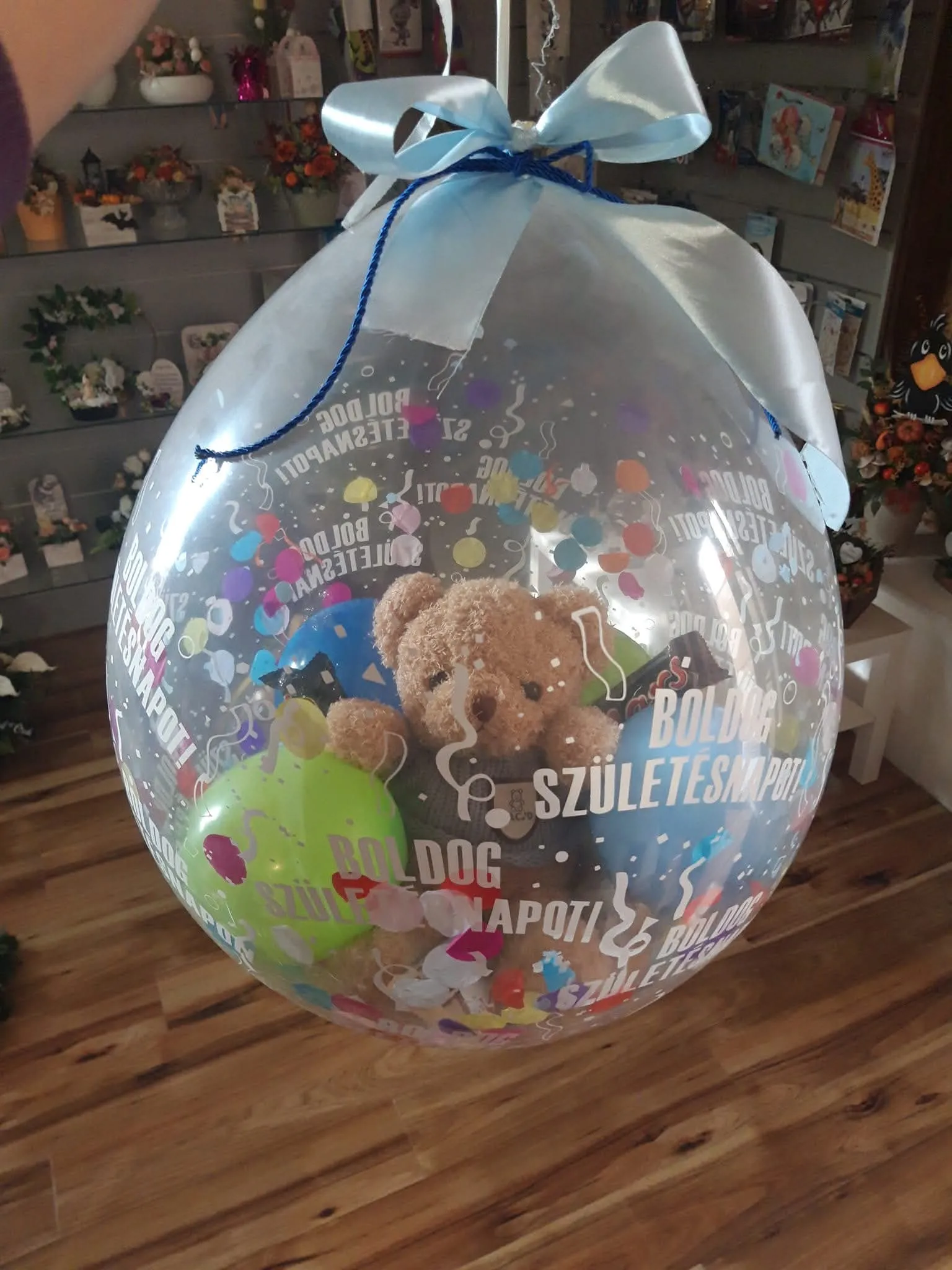 Színes lufi dekoráció