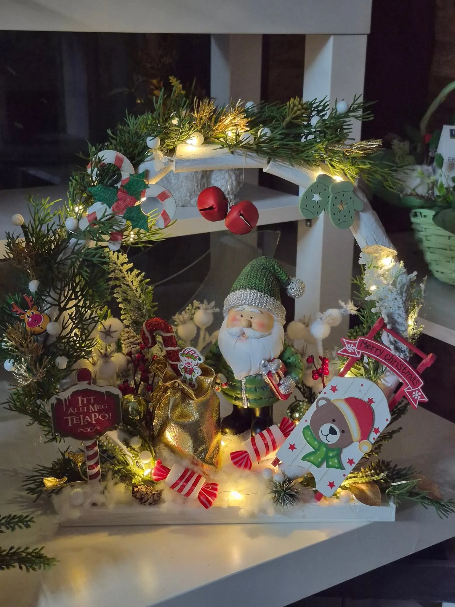 Meghitt téli virágkompozíció